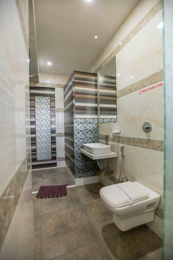 Hotel Fun City Navsari Exterior foto